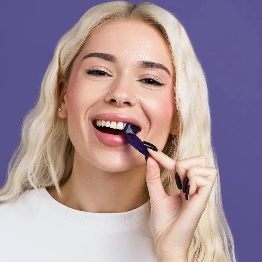 Εφαρμογή ταινίας λεύκανσης DR.DENT™ στα δόντια